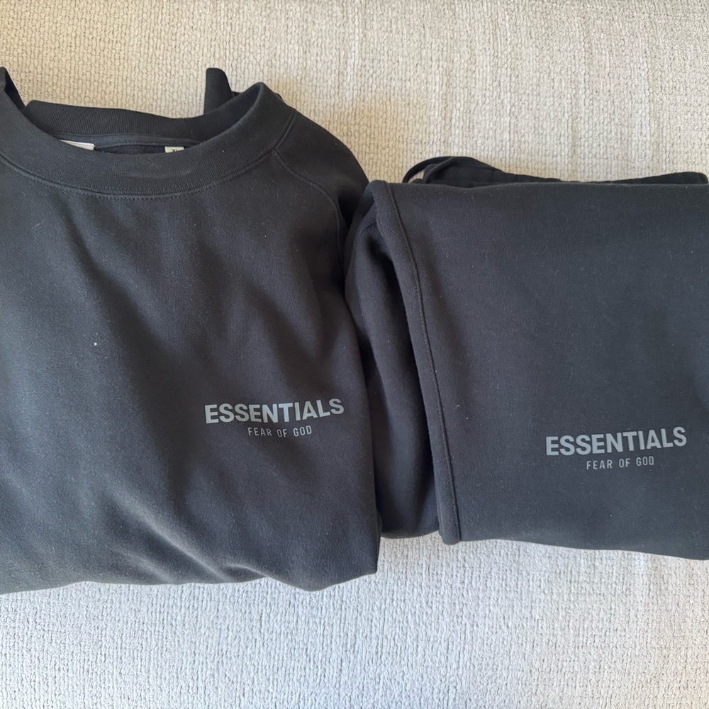 Essentials Fear of God Black Sweatshirt and Pants Set